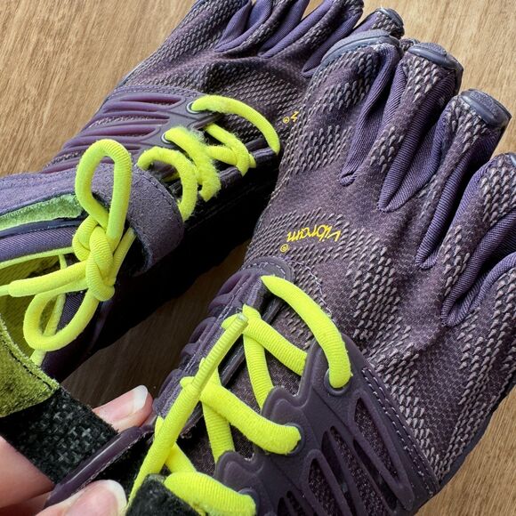 Vibram FiveFingers Shoes V-Train Purple Barefoot Gropcore 17W6606 Women sz 6.5-7 - Picture 10 of 10